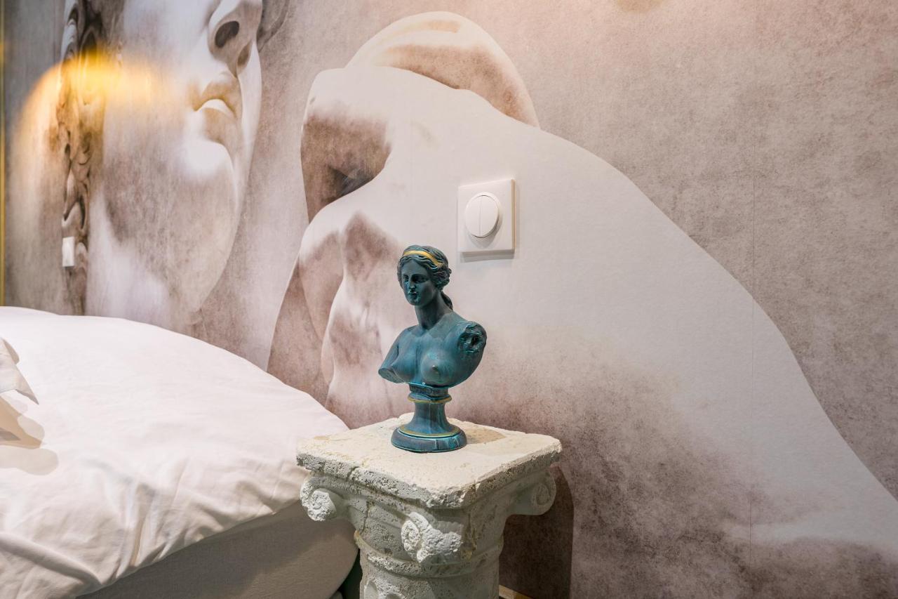 Le Musée D’aphrodite / Jacuzzi Montgeron